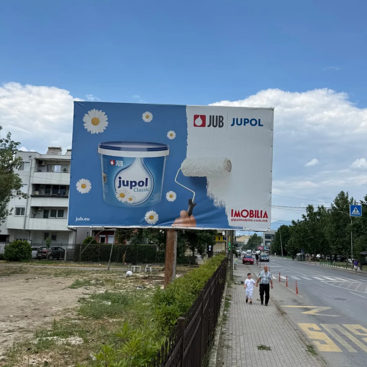 Moskovska Street billboard in Taftalidže, Skopje